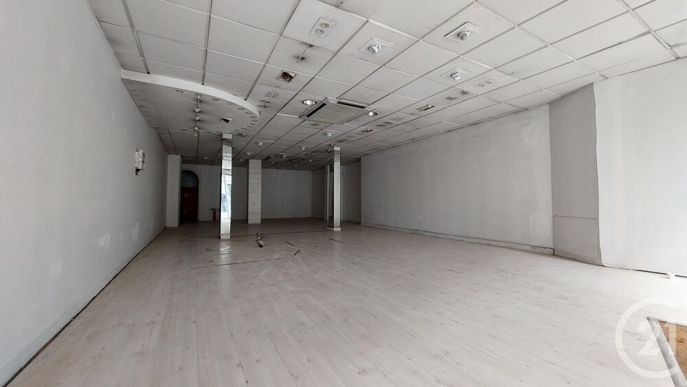 LIMOUX plein centre ville: local commercial idéalement s....