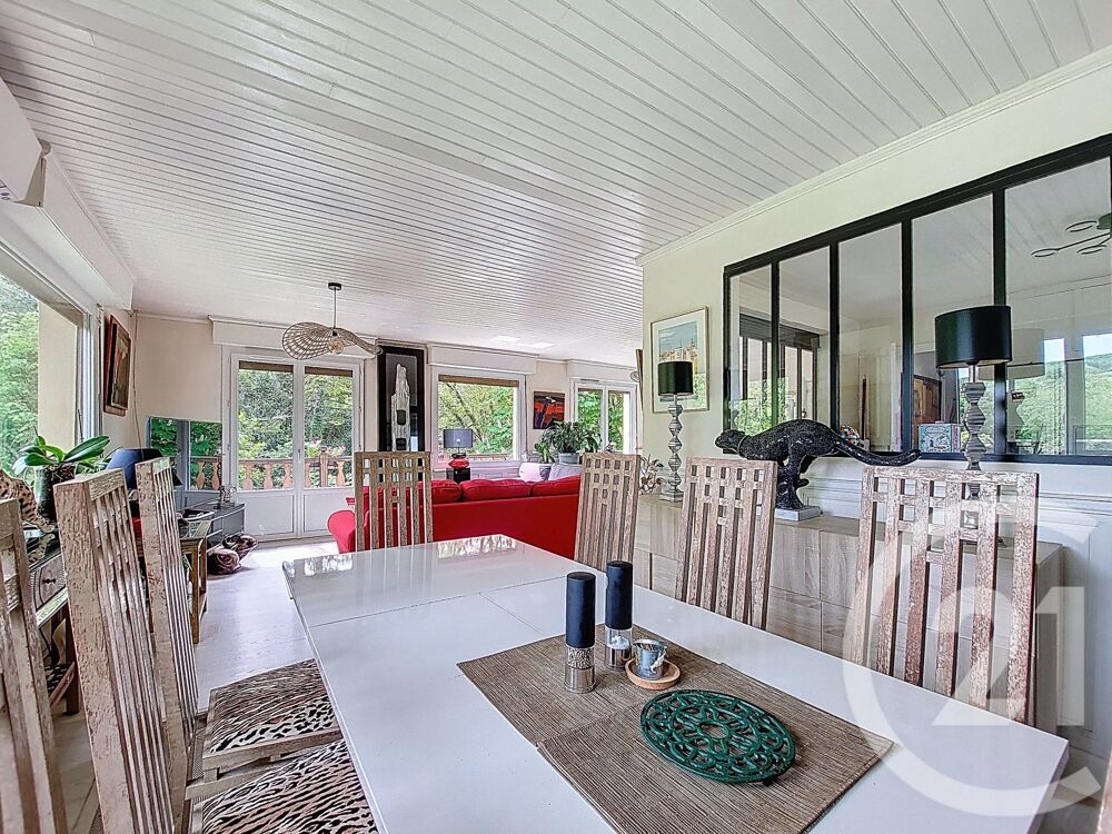 Venez découvrir cette très belle maison de 170m², entiè....