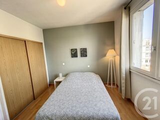  Appartement à louer 5 pièces 12 m²