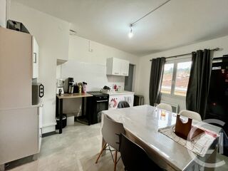  Appartement à louer 4 pièces 84 m²