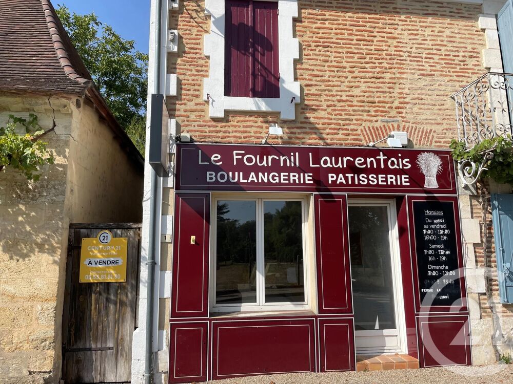 Au coeur du bourg dynamique de Saint Laurent des Hommes,....