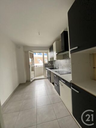  Appartement à louer 3 pièces 125 m²