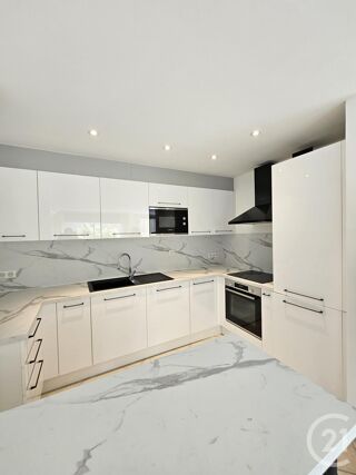  Appartement à louer 3 pièces 77 m²