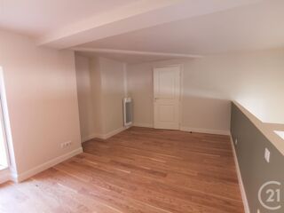  Appartement à louer 2 pièces 53 m²