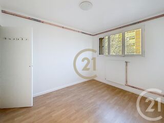  Appartement à louer 4 pièces 63 m²
