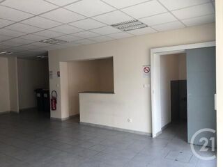  Appartement à louer 3 pièces 82 m²