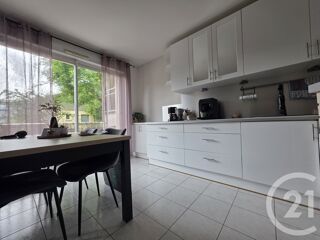  Appartement à louer 3 pièces 73 m²