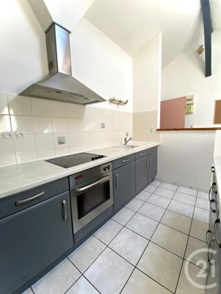  Appartement à louer 4 pièces 94 m²