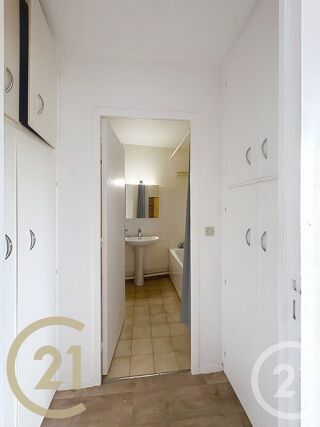  Appartement à louer 1 pièce 28 m²
