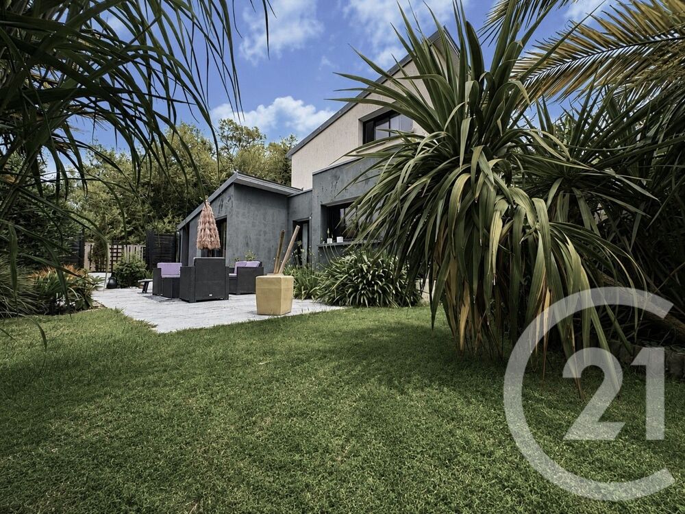 CENTURY 21 DUFEIL INVEST vous propose cette maison récen....