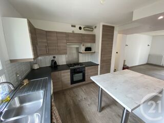  Appartement à louer 4 pièces 75 m²