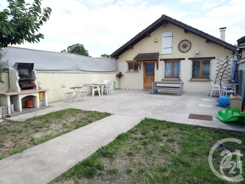 Wissous / Limite Morangis. Pavillon comprenant une cuisi....