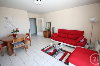  Appartement à louer 4 pièces 79 m²