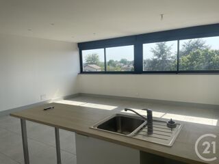  Appartement à louer 4 pièces 105 m²
