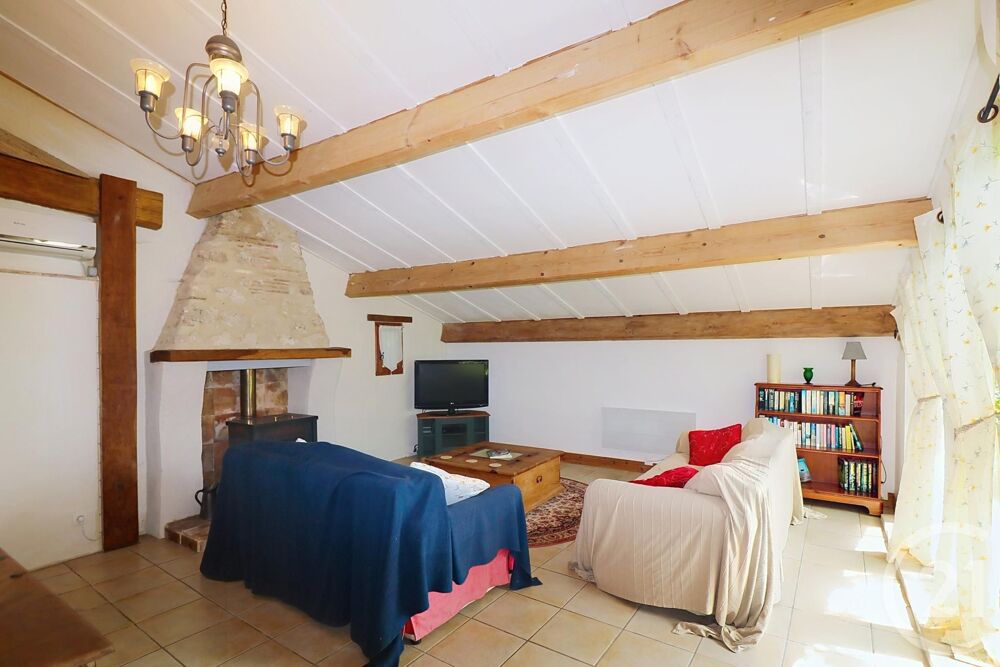 ENSEMBLE IMMOBILIER 3 HABITATIONS. Dans un village a....