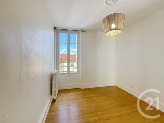  Appartement à louer 4 pièces 83 m²