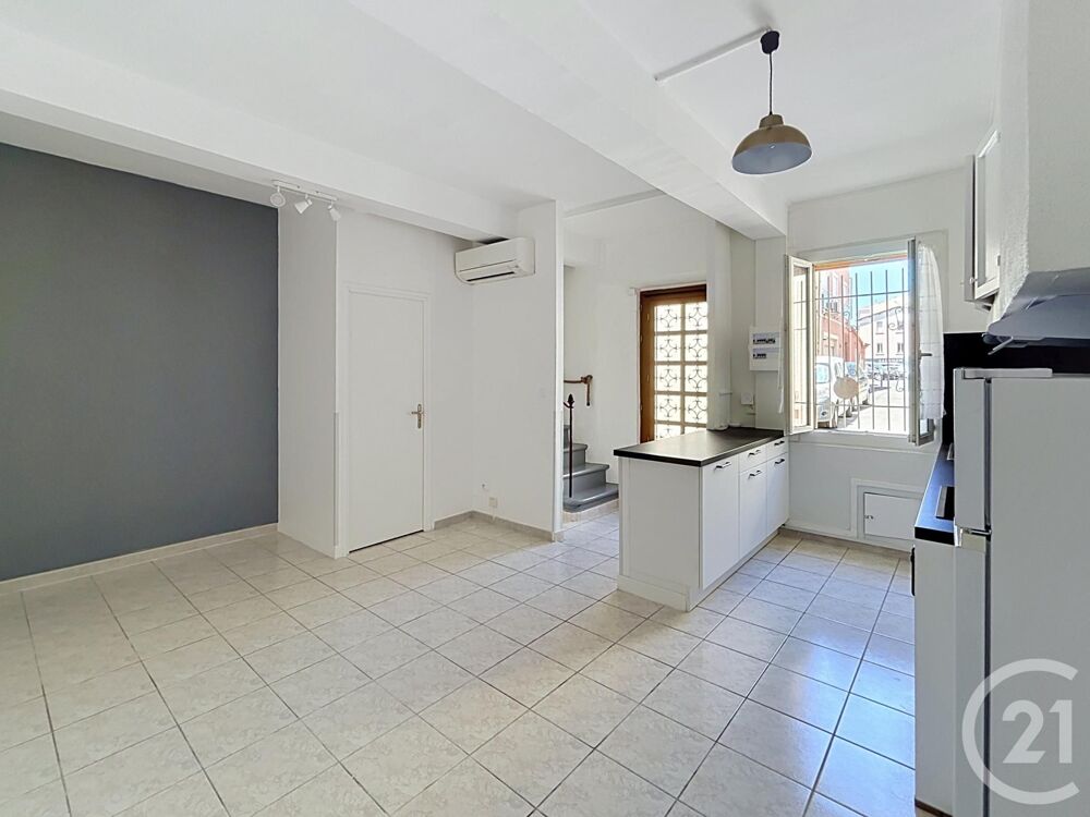 A VENDRE, SAINT LAURENT DE LA SALANQUE, en plein c½ur du....