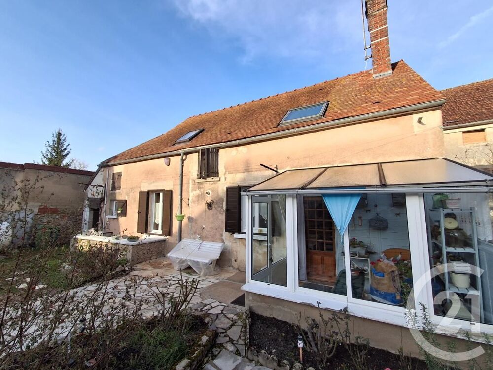 Nichée au c½ur du village de Saintpuits, cette maison de....