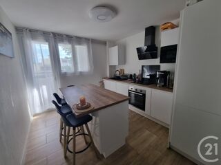  Appartement à louer 3 pièces 75 m²