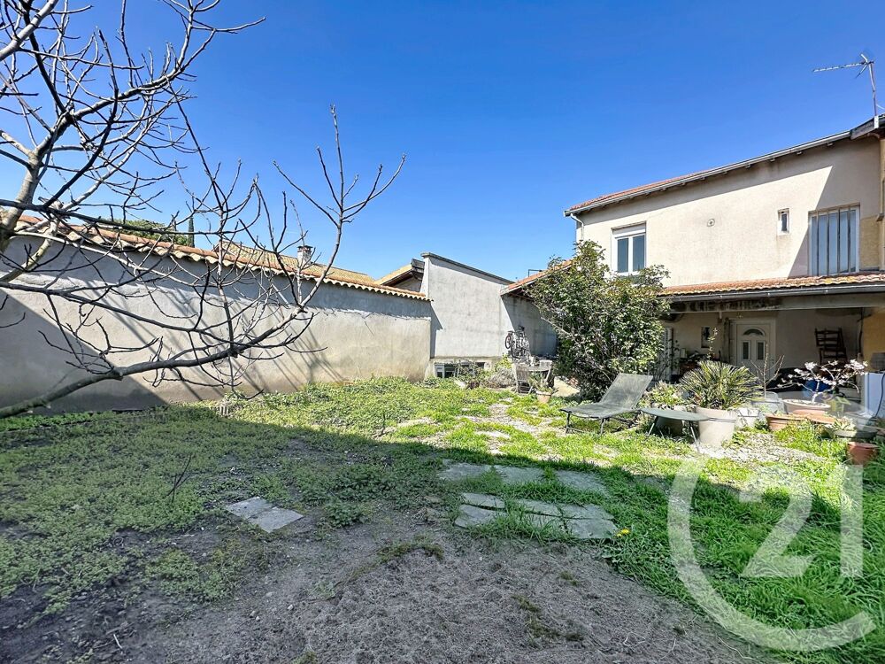 Maison familiale rénovée 157 m² Décines Jardin avec te....