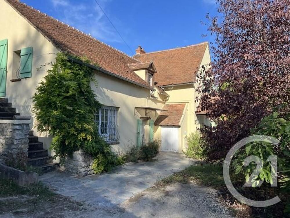 A 79 KM DE PARIS Dans un village calme. Maison rural....