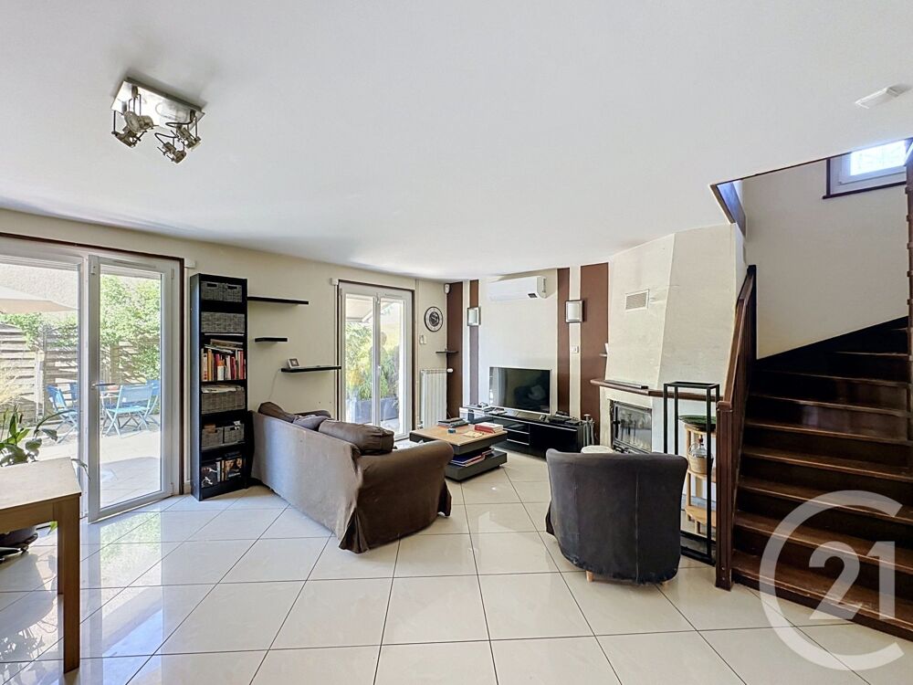 Située à SaintFons (69190), cette maison de 80m² avec ga....
