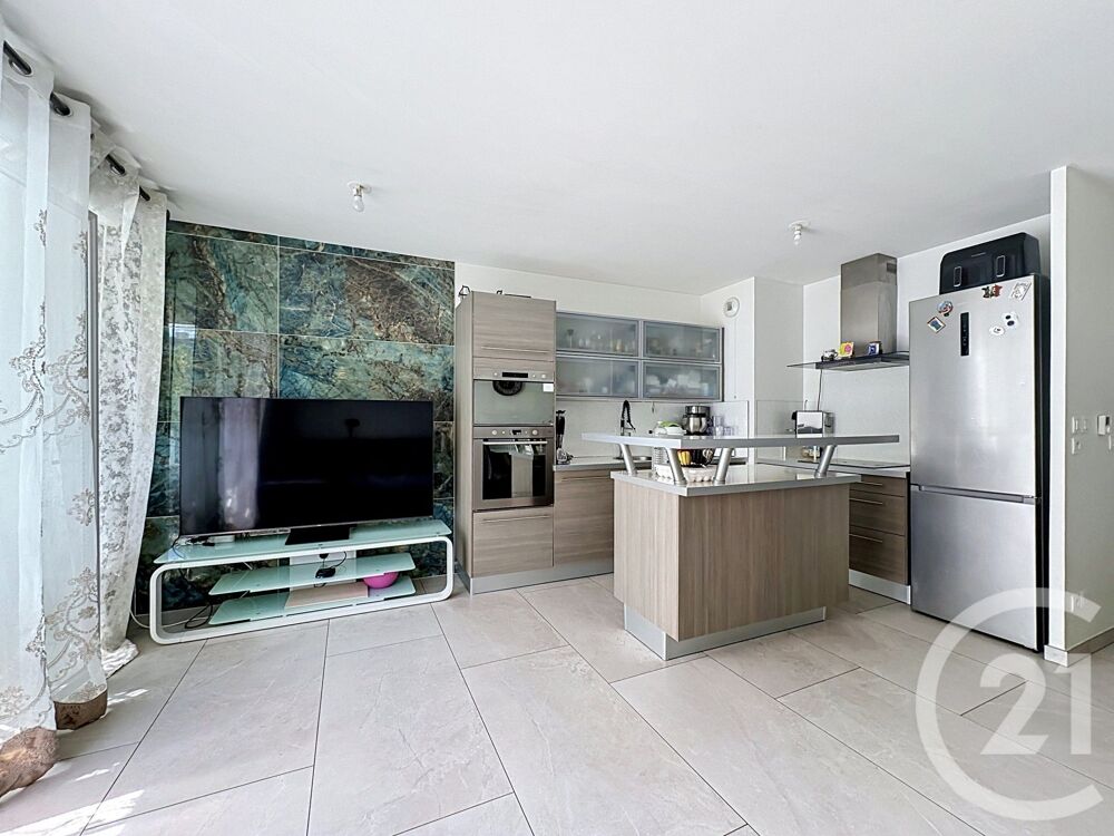 À découvrir sans tarder, ce bel appartement T4 de 74 m² ....