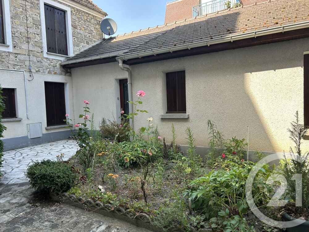 Nichée au c½ur de Fontainebleau, cette maison de 4 pièce....