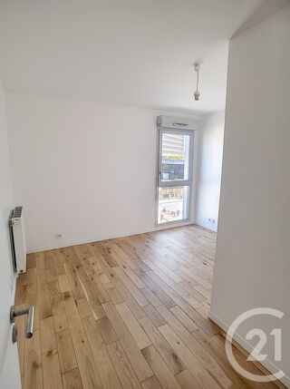  Appartement à louer 4 pièces 75 m²