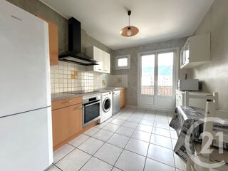  Appartement à louer 3 pièces 82 m²