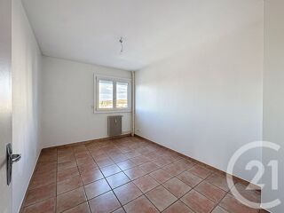  Appartement à louer 4 pièces 73 m²