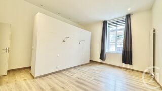  Appartement à louer 3 pièces 120 m²