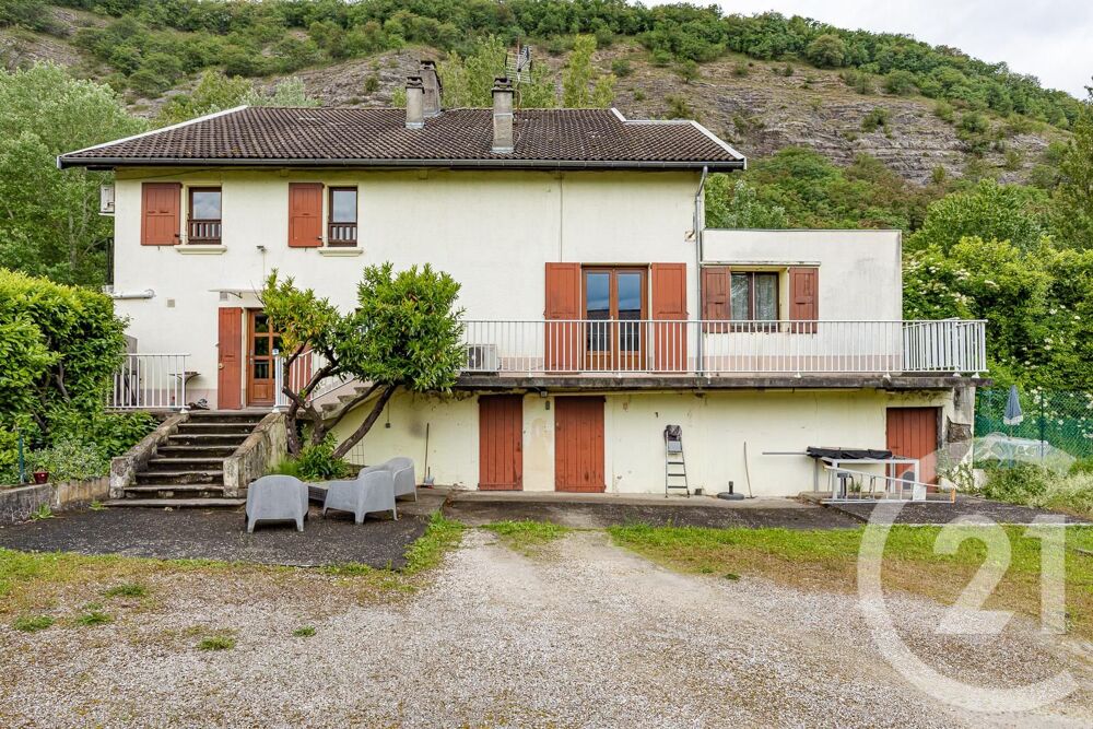 VARCES Dans une copropriété de 2 lots, APPARTE....