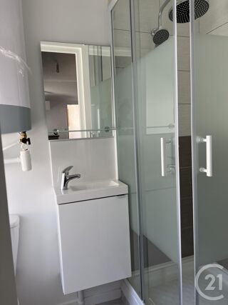  Appartement à louer 2 pièces 32 m²