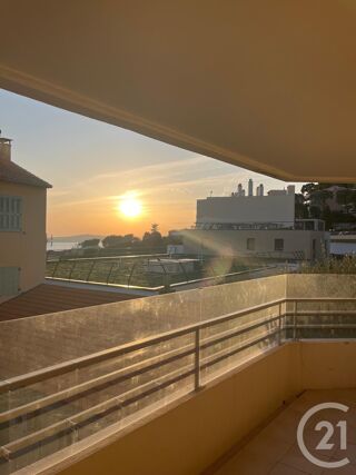  Appartement à louer 4 pièces 77 m²