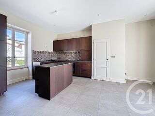  Maison à louer 6 pièces 181 m²