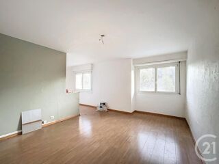 Appartement à louer 4 pièces 97 m²