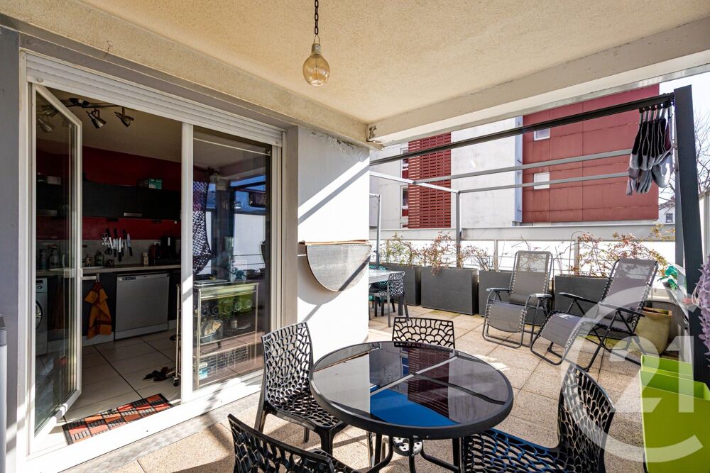 Situé au c½ur de Grenoble (38100), cet appartement peu é....