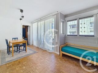  Appartement à louer 5 pièces 86 m²