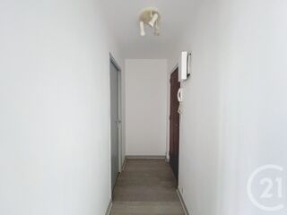  Appartement à louer 1 pièce 32 m²