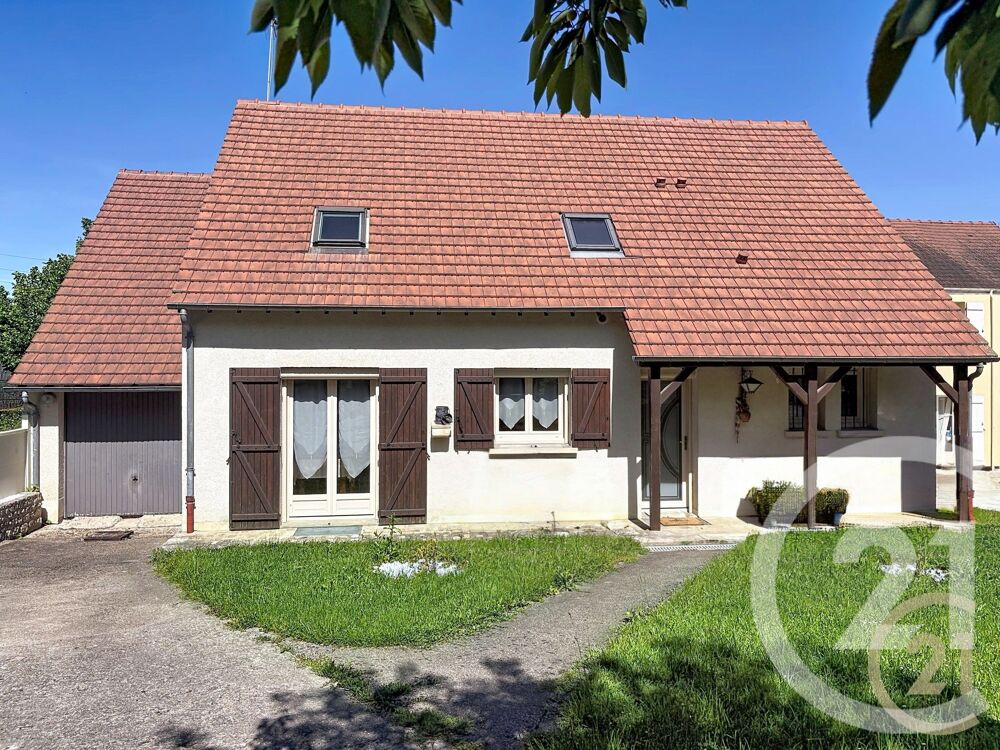 Venez découvrir cette maison familiale avec jardin et ga....