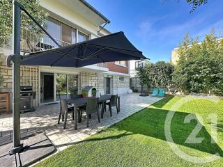 Maison - 11 pièce(s) - 411 m²