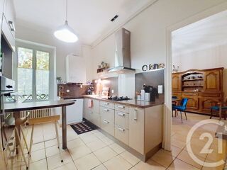  Appartement à louer 4 pièces 104 m²
