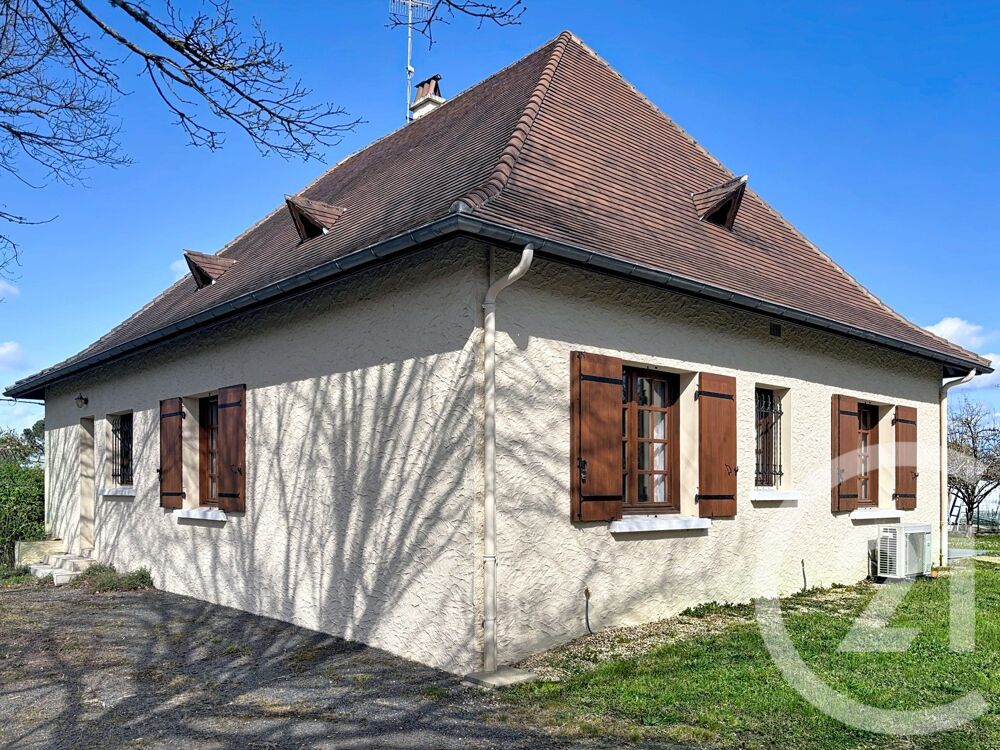 Sur une parcelle entièrement clôturée et constructible d....