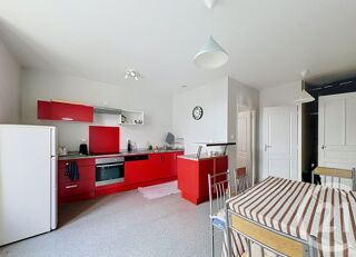  Appartement à louer 3 pièces 77 m²