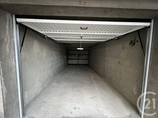  Parking / Garage à louer 15 m²
