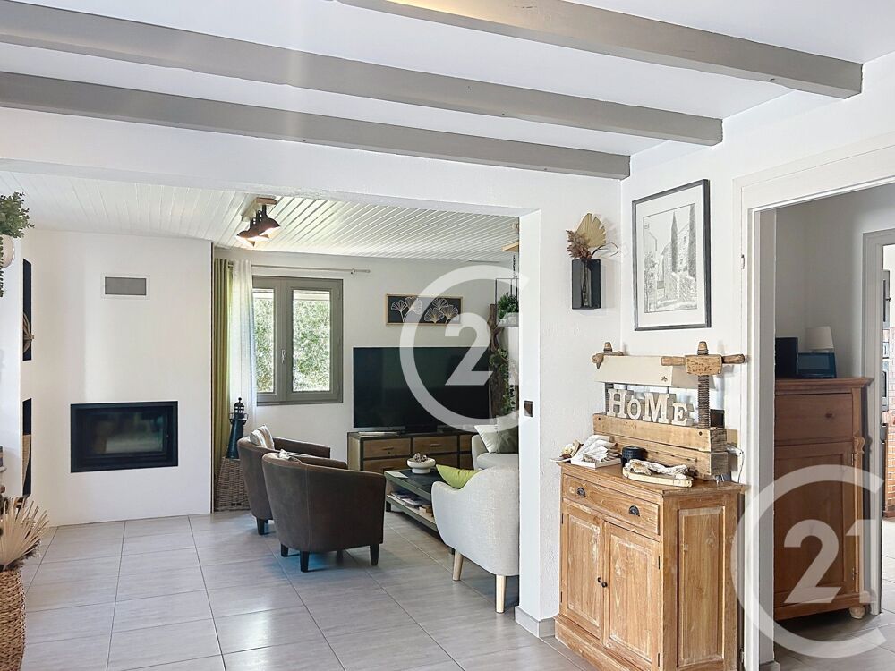 Maison atypique pleine de charme et de volumes A VENDR....