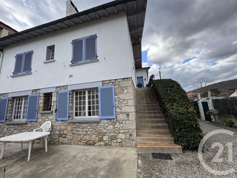 À Lavelanet, découvrez cette maison de 167m² répartie su....