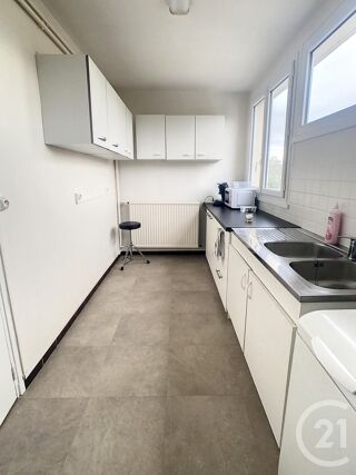  Appartement à louer 3 pièces 70 m²