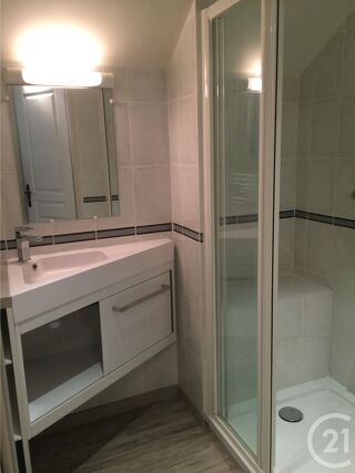  Appartement à louer 3 pièces 56 m²